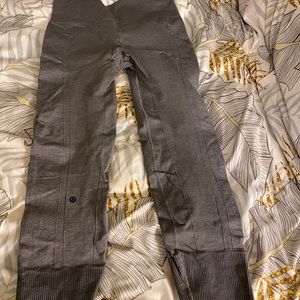 Light grey lululemon leggings